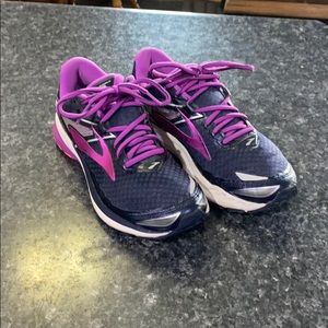 Women’s brooks shoes